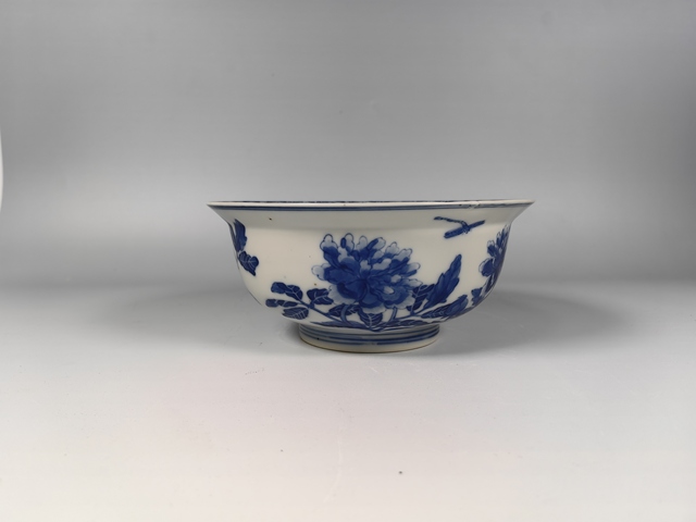 古玩陶瓷晚清青花留白牡丹花卉紋碗真品鑒賞圖