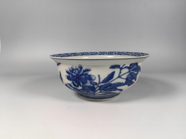 古玩陶瓷晚清青花留白牡丹花卉紋碗真品鑒賞圖