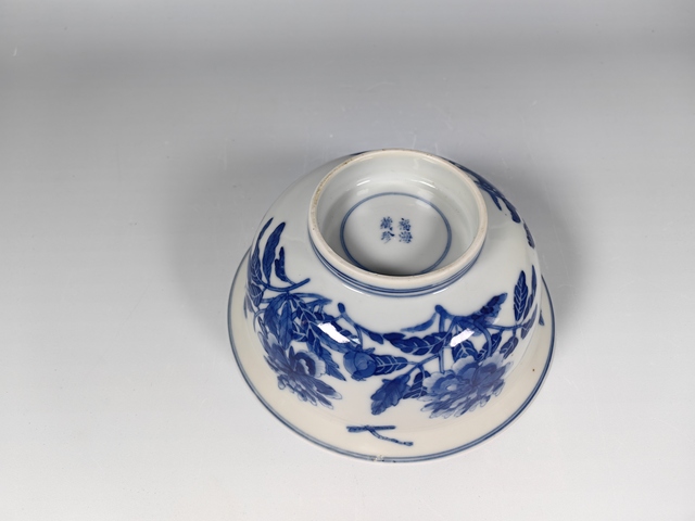 古玩陶瓷晚清青花留白牡丹花卉紋碗真品鑒賞圖