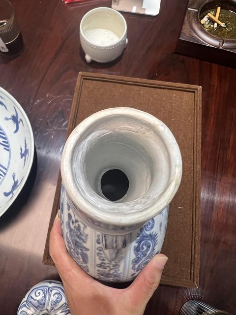 古玩陶瓷明代·青花鳳穿花紋抱月瓶 真品鑒賞圖