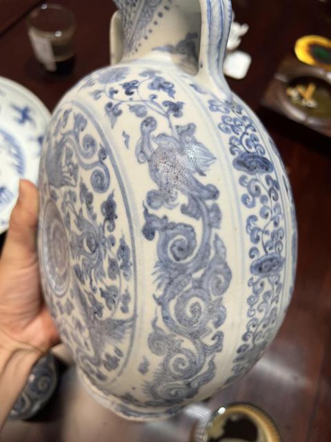古玩陶瓷明代·青花鳳穿花紋抱月瓶 真品鑒賞圖