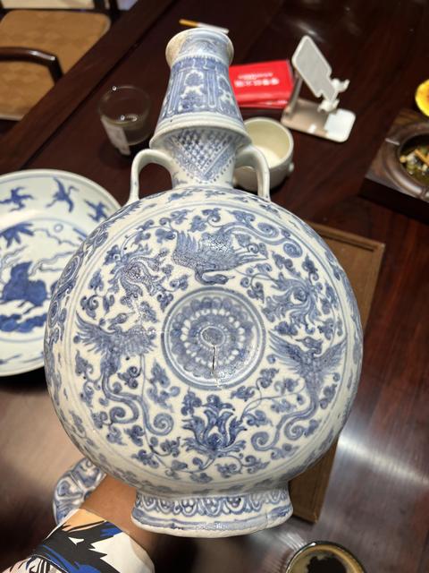 古玩陶瓷明代·青花鳳穿花紋抱月瓶 真品鑒賞圖