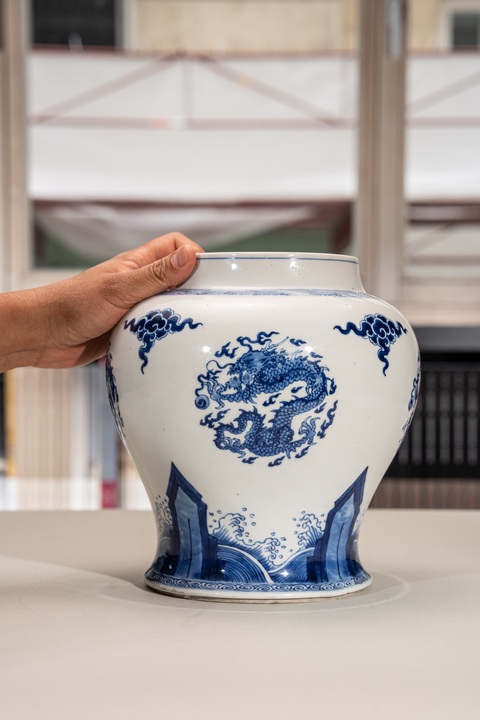 古玩陶瓷清康熙青花海水龍紋罐真品鑒賞圖