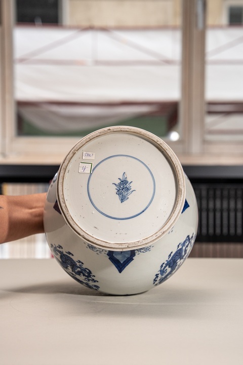 古玩陶瓷清康熙青花海水龍紋罐真品鑒賞圖