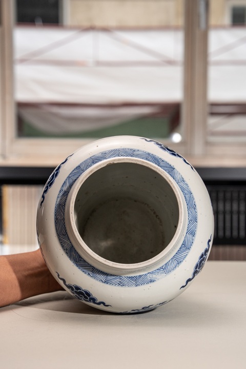 古玩陶瓷清康熙青花海水龍紋罐真品鑒賞圖