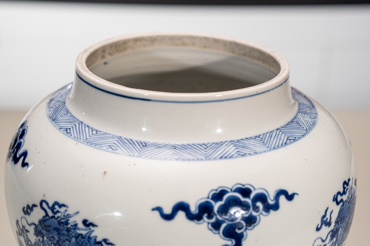 古玩陶瓷清康熙青花海水龍紋罐真品鑒賞圖