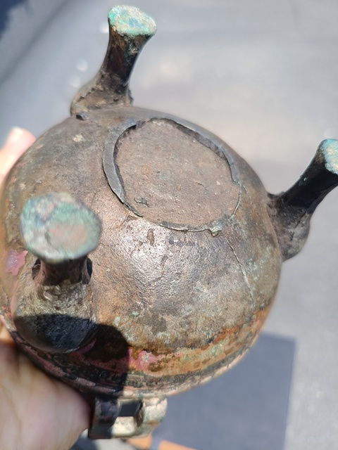 古玩銅器蟠螭紋青銅鼎真品鑒賞圖