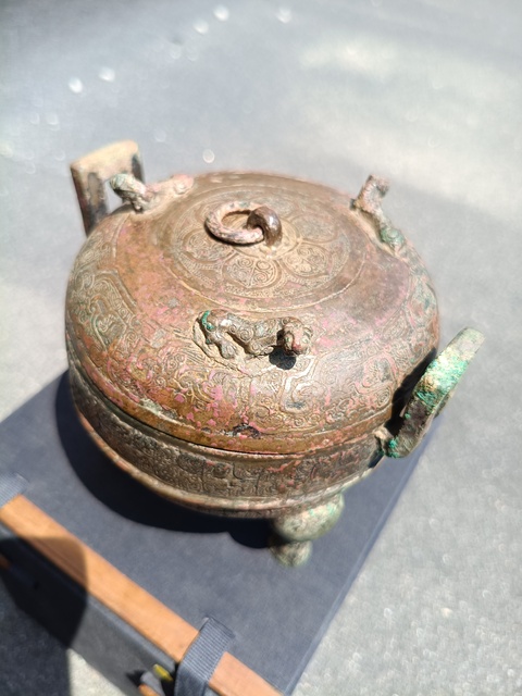 古玩銅器蟠螭紋青銅鼎真品鑒賞圖