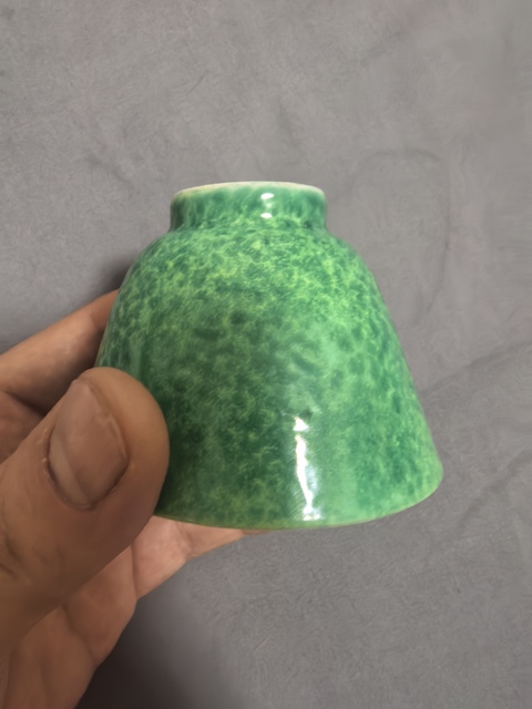 古玩陶瓷吹綠釉杯真品鑒賞圖