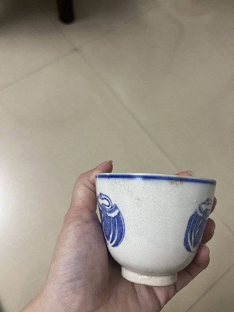 古玩陶瓷青花團(tuán)鶴紋仰鐘杯真品鑒賞圖