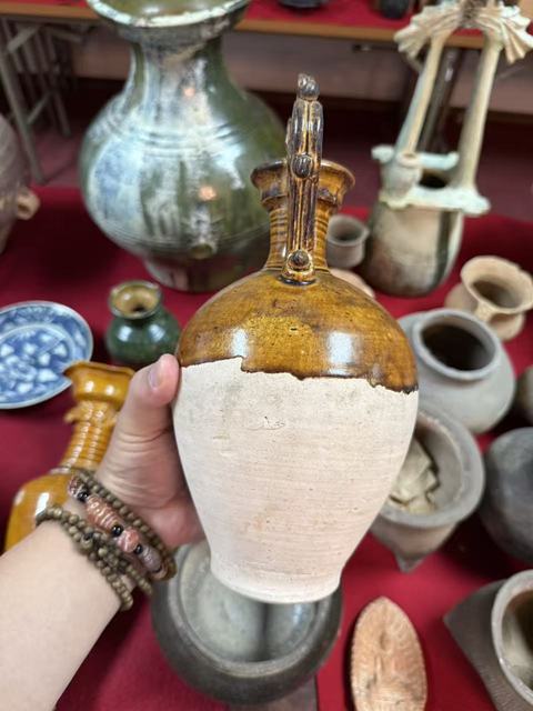古玩陶瓷黃釉雙龍瓶真品鑒賞圖