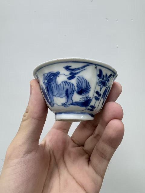古玩陶瓷康熙青花瑞獸杯碟真品鑒賞圖