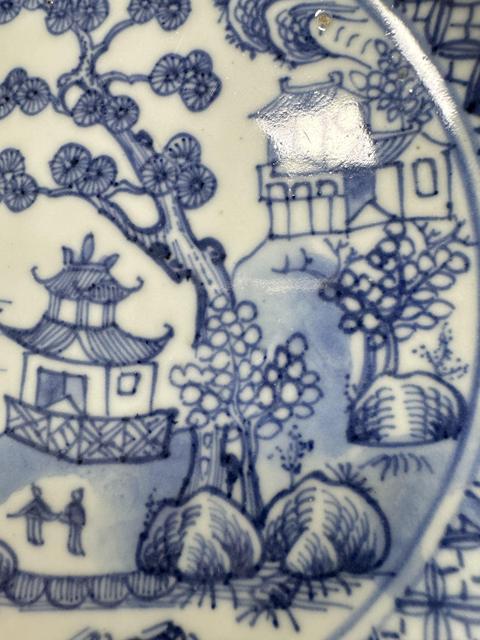 古玩陶瓷乾隆青花倭角盤真品鑒賞圖