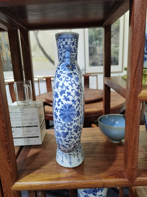 古玩陶瓷青花龍耳抱月瓶真品鑒賞圖
