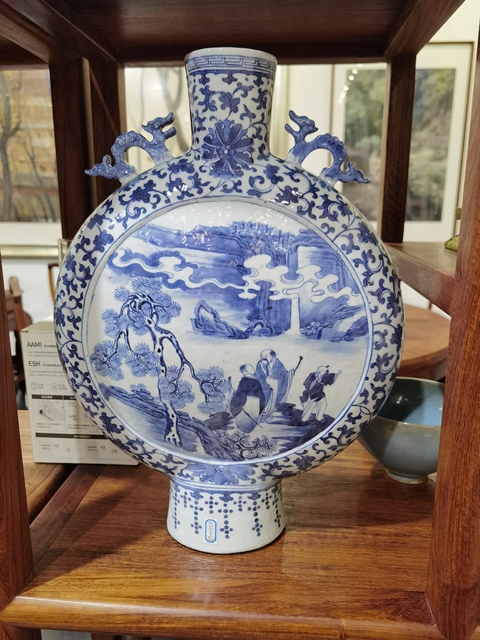 古玩陶瓷青花龍耳抱月瓶真品鑒賞圖