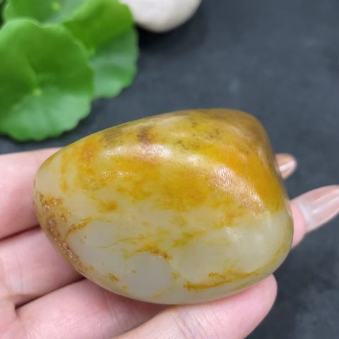 古玩玉器8天然和田玉籽料原石(未打孔) 配證書拍賣,當(dāng)前價(jià)格550元