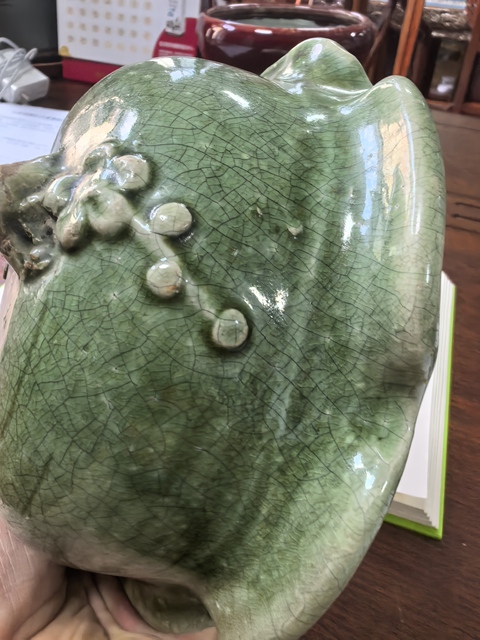 古玩陶瓷漳州窯綠哥釉三足爐真品鑒賞圖