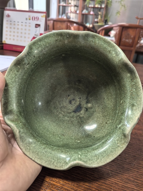 古玩陶瓷漳州窯綠哥釉三足爐真品鑒賞圖