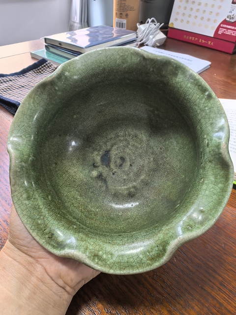 古玩陶瓷漳州窯綠哥釉三足爐真品鑒賞圖