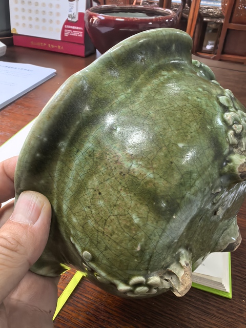 古玩陶瓷漳州窯綠哥釉三足爐真品鑒賞圖