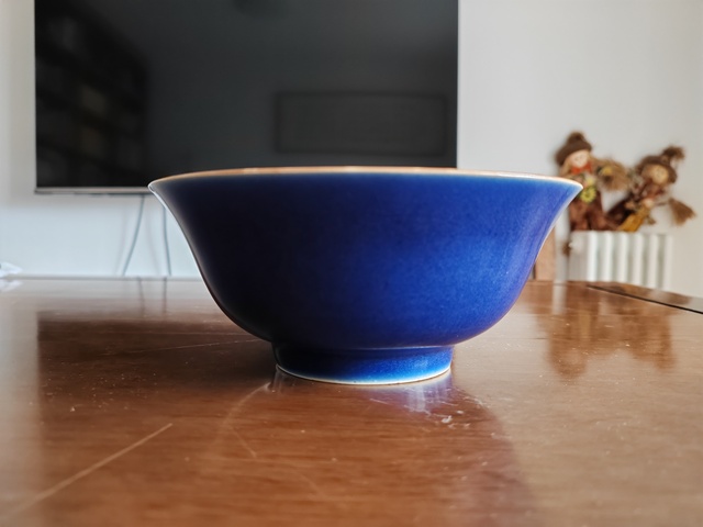 古玩陶瓷霽藍(lán)釉撇口碗真品鑒賞圖