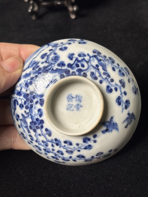 古玩陶瓷錦堂發(fā)記款花鳥紋青花蓋碗真品鑒賞圖