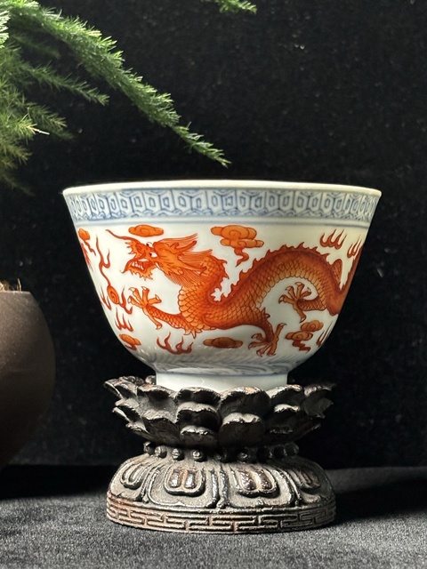 古玩陶瓷青花礬紅龍紋碗真品鑒賞圖