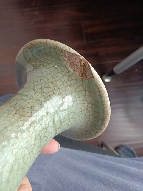 古玩陶瓷龍泉青瓷撇口瓶真品鑒賞圖