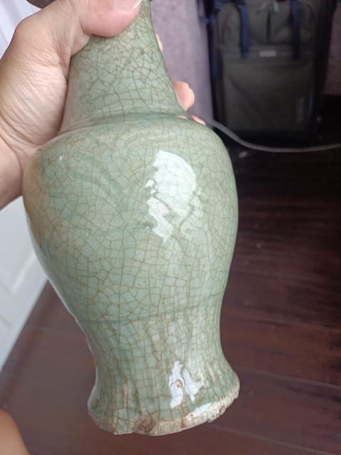 古玩陶瓷龍泉青瓷撇口瓶真品鑒賞圖
