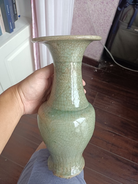 古玩陶瓷龍泉青瓷撇口瓶真品鑒賞圖
