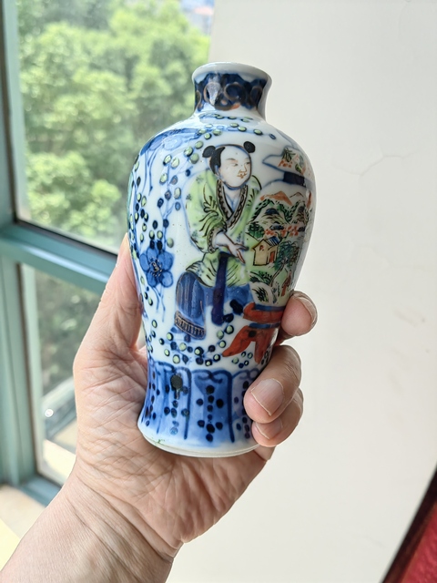 古玩陶瓷青花加彩童子抱瓶圖梅瓶真品鑒賞圖