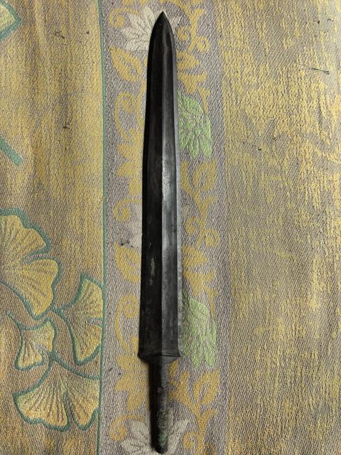 古玩銅器戰國青銅劍真品鑒賞圖