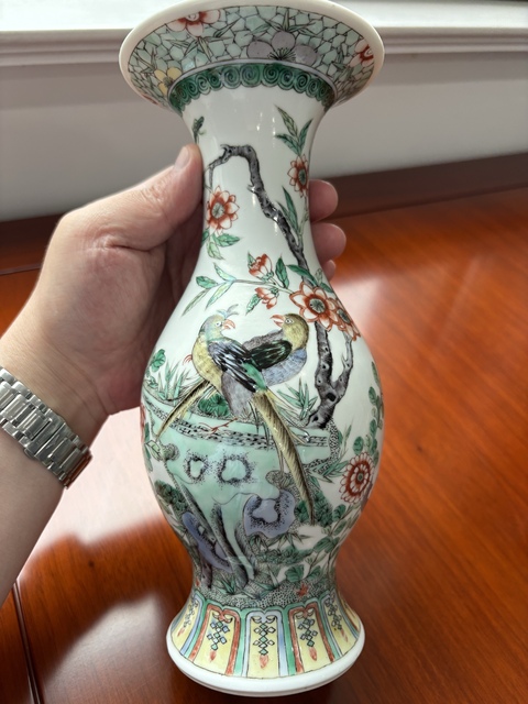 古玩陶瓷五彩花鳥紋撇口瓶真品鑒賞圖