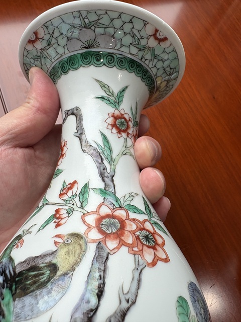 古玩陶瓷五彩花鳥紋撇口瓶真品鑒賞圖