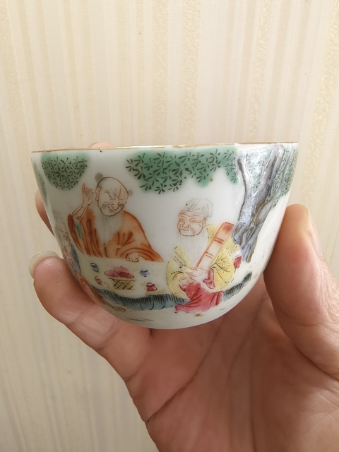 古玩陶瓷人物紋粉彩臥足杯真品鑒賞圖