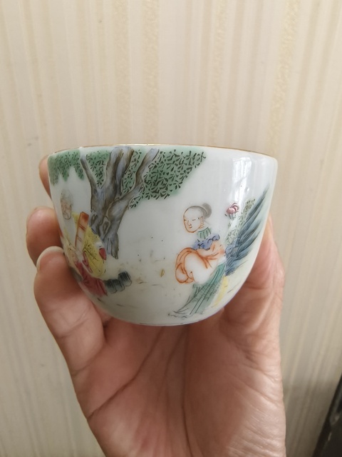 古玩陶瓷人物紋粉彩臥足杯真品鑒賞圖