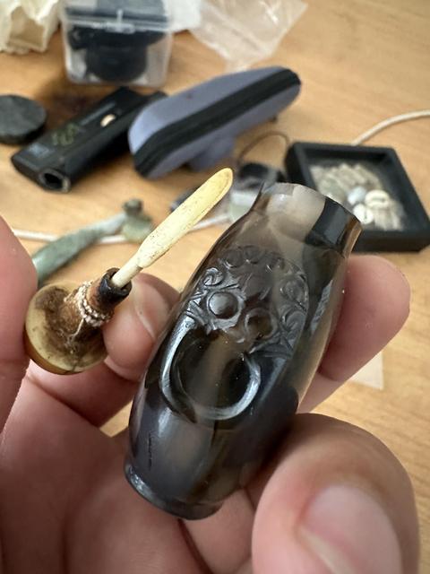 古玩玉器瑪瑙雕“雙獸耳鼻煙壺”真品鑒賞圖
