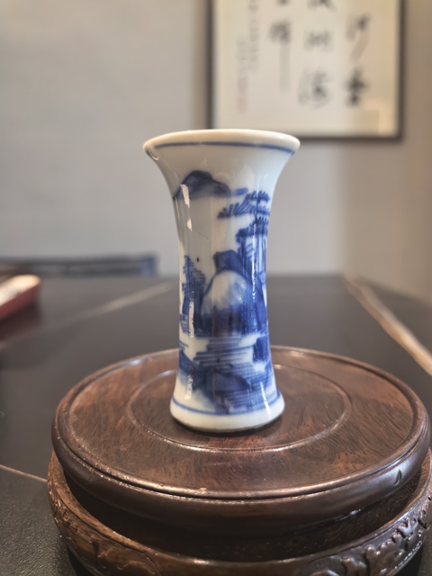 古玩陶瓷康熙.青花山水人物紋花觚拍賣，當(dāng)前價格1999元