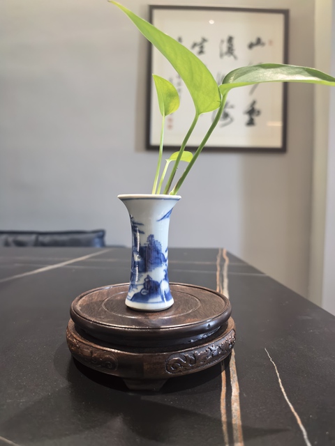 古玩陶瓷康熙.青花山水人物紋花觚拍賣，當(dāng)前價格1999元