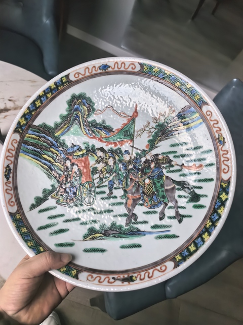 古玩陶瓷五彩關羽千里走單騎故事紋大盤拍賣,當前價格13888元