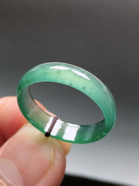 古玩玉器天然糯冰種翡翠戒指拍賣,當前價格298元