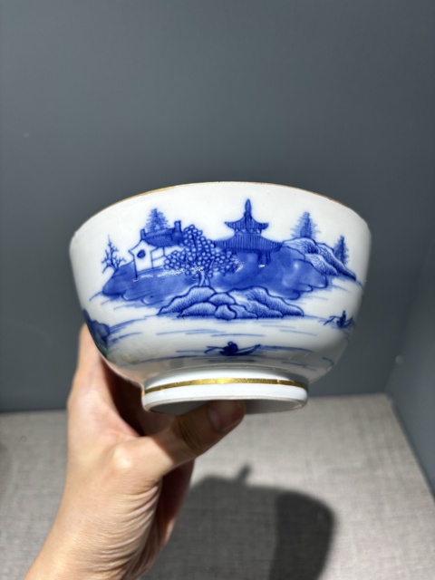 古玩陶瓷乾隆青花描金山水紋碗真品鑒賞圖