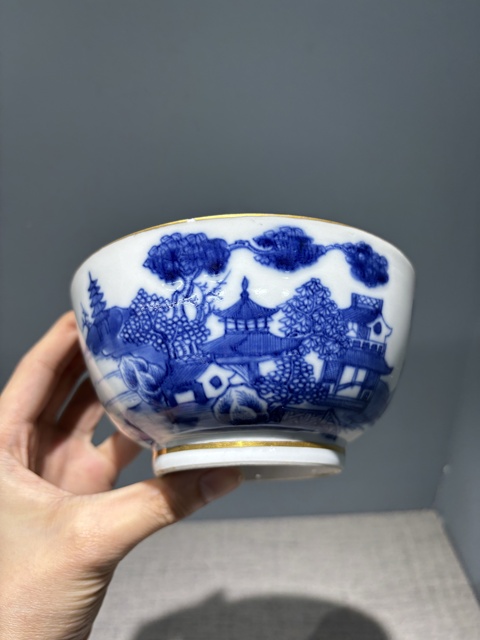 古玩陶瓷乾隆青花描金山水紋碗真品鑒賞圖