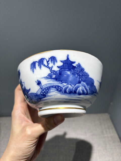 古玩陶瓷乾隆青花描金山水紋碗真品鑒賞圖