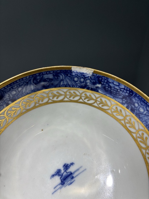 古玩陶瓷乾隆青花描金山水紋碗真品鑒賞圖