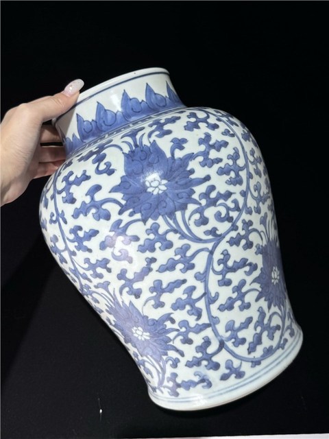 古玩陶瓷青花纏枝花卉紋將軍罐真品鑒賞圖