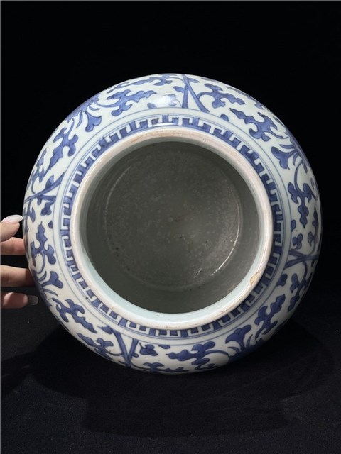 古玩陶瓷青花纏枝花卉紋將軍罐真品鑒賞圖