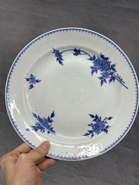 古玩陶瓷民國青花花卉紋盤真品鑒賞圖
