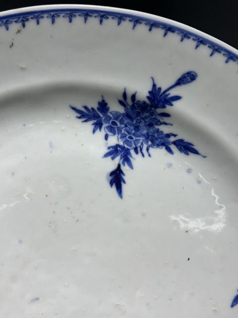 古玩陶瓷民國青花花卉紋盤真品鑒賞圖
