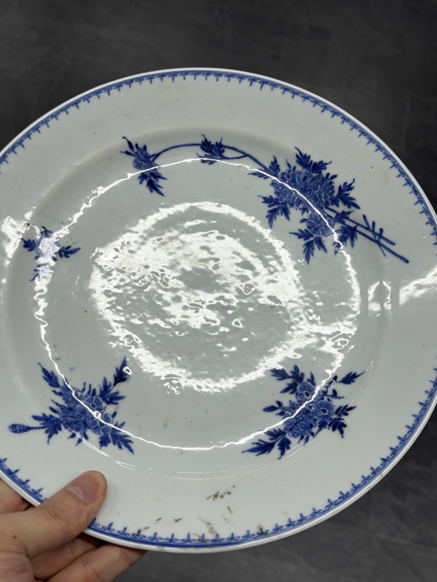 古玩陶瓷民國青花花卉紋盤真品鑒賞圖